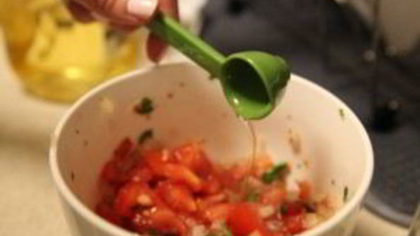 брускетта с помидорами