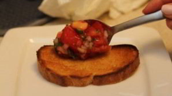 брускетта с помидорами