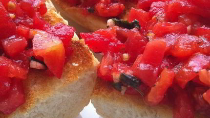 Брускетта с томатами