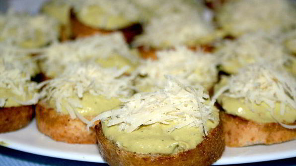 брускетта со сливочным пюре