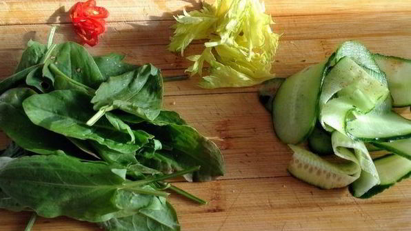 брускетты с крабовыми палочками, айоли и огурцом