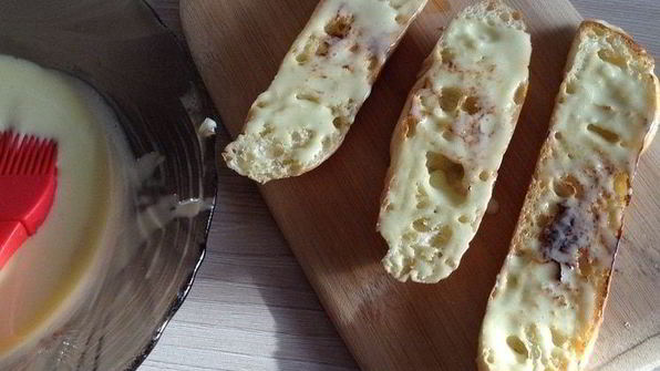 брускетты с крабовыми палочками, айоли и огурцом