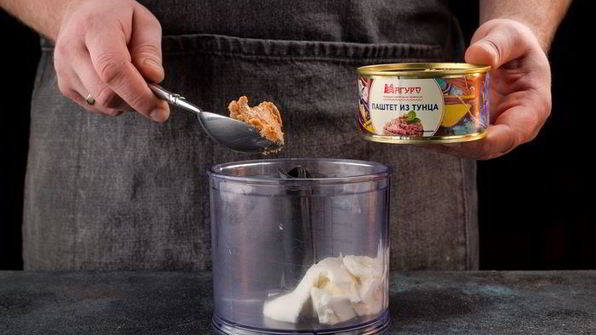 брускетты с крем-паштетом из тунца