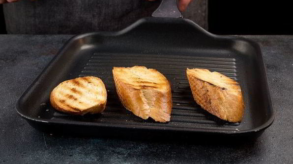 брускетты с крем-паштетом из тунца