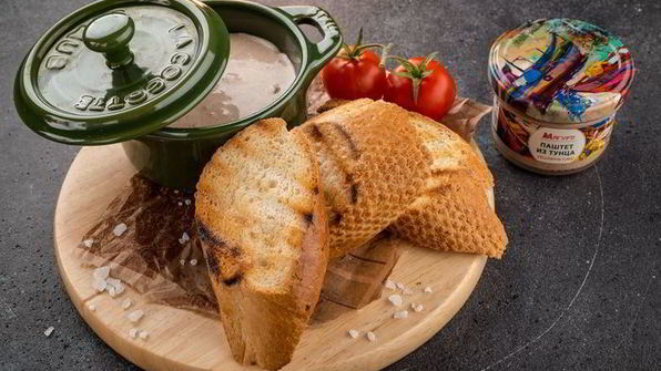 брускетты с крем-паштетом из тунца