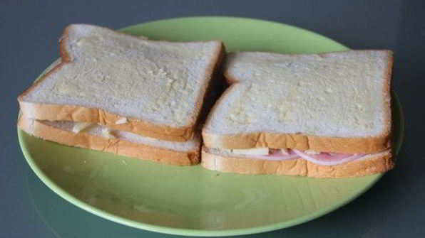 бутерброд с салатом из зеленого яблока к завтраку