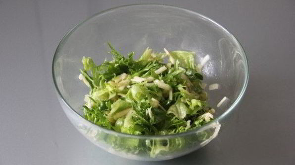 бутерброд с салатом из зеленого яблока к завтраку