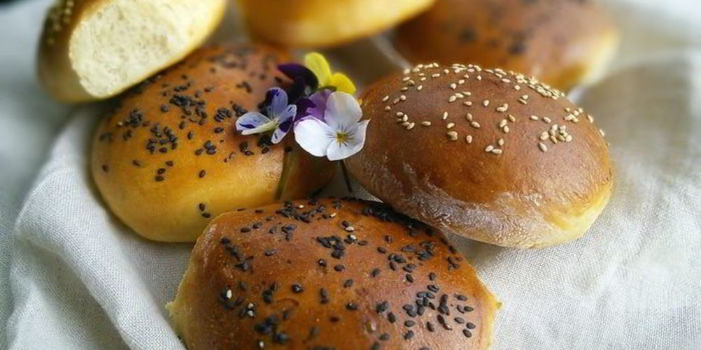 Рецепт булочек для бургеров и капустный салат