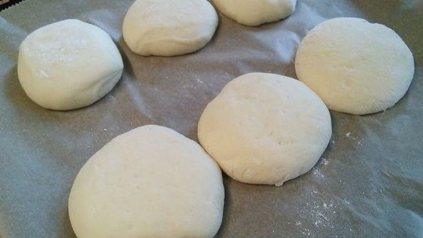 булочки для бургеров и капустный салат