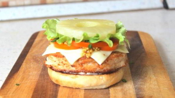 бургер с ананасом и медовой горчицей