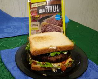 Бургер с говяжьей котлетой и грибами