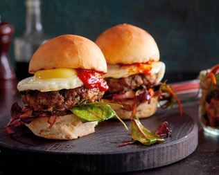 Бургер с рубленым козленком