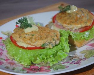 Бургеры с котлетками из семги и каперсов