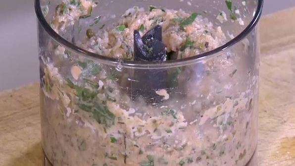 бургеры с котлетками из семги и каперсов