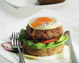 Гамбургер с соусом тартар