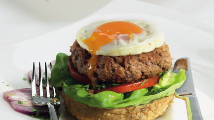 Гамбургер с соусом тартар