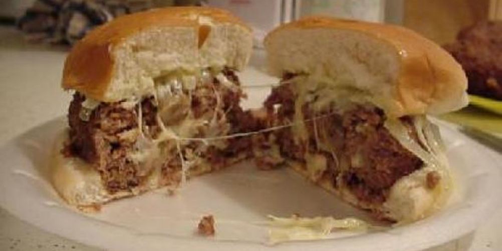 Рецепт гигантского швейцарского бургера с грибами