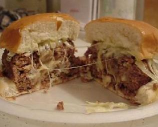 Гигантский швейцарский бургер с грибами