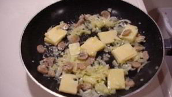 гигантский швейцарский бургер с грибами