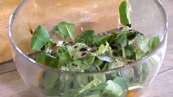 открытый сицилийский бургер с помидорами