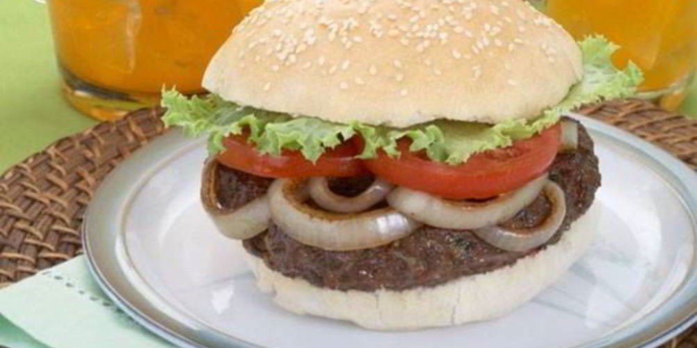Рецепт сочного гамбургера с луком