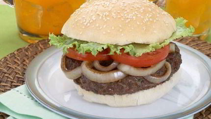 Сочный гамбургер с луком