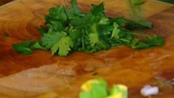 бутерброд из цукини с говядиной и авокадо