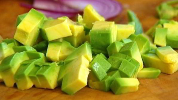 бутерброд из цукини с говядиной и авокадо