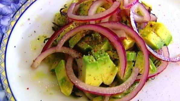 бутерброд из цукини с говядиной и авокадо