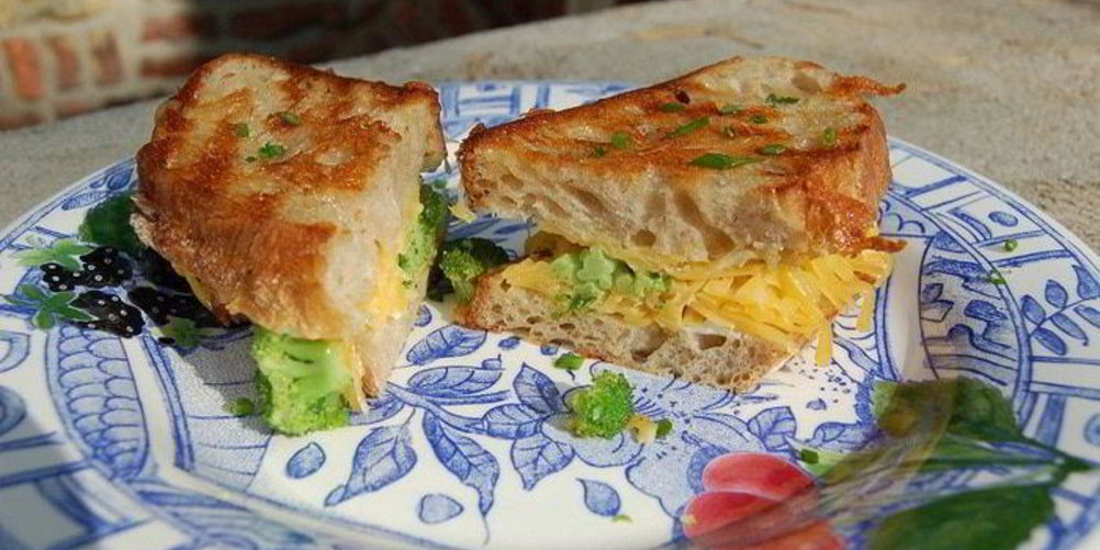 Рецепт бутерброда с брокколи и сыром