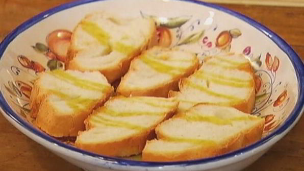 бутерброд с сардинками и помидорами