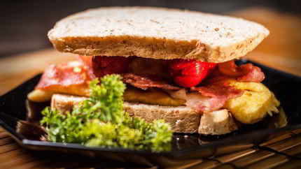 Бутерброд с сосиской