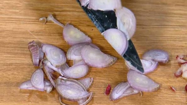 бутерброд с ветчиной, квашеной капустой, яблоками и сыром