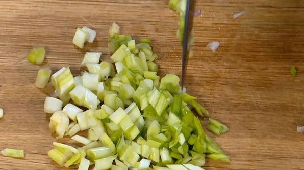 бутерброд с ветчиной, квашеной капустой, яблоками и сыром