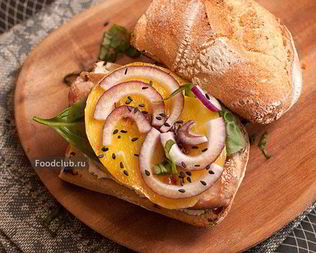 Бутерброд со свининой и манго