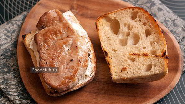 бутерброд со свининой и манго