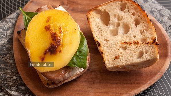 бутерброд со свининой и манго