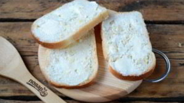 бутерброды под сырно-томатной подушкой