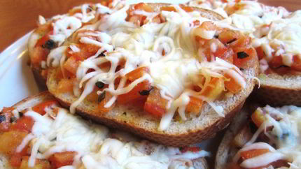 Бутерброды с помидорами в духовке