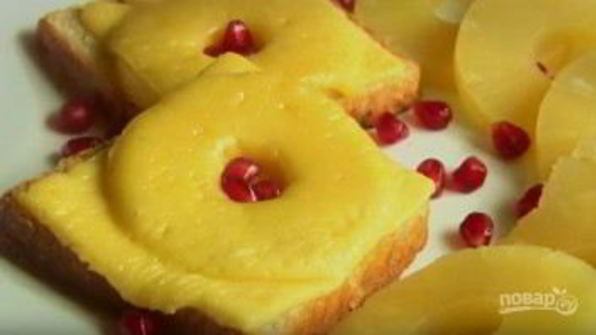 бутерброды с сыром и ананасами