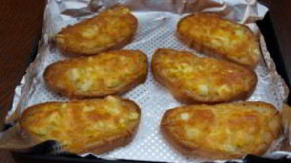 бутерброды с сыром и чесноком