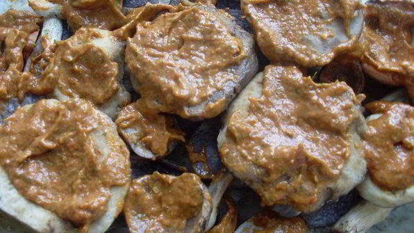 горячие бутерброды из домашнего хлеба с грибами