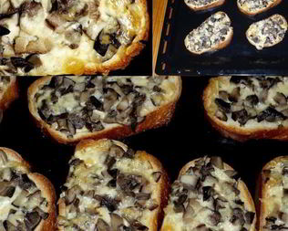 Горячие бутерброды с грибами и сыром