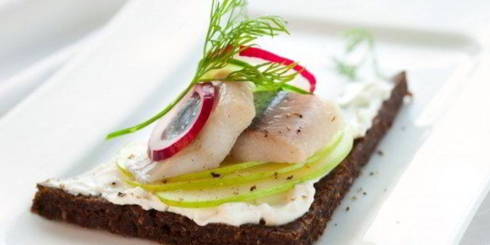 Рецепт норвежских бутербродов с селедкой