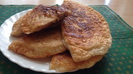 Чебуреки из слоеного теста