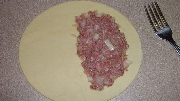 чебуреки с мясом на минеральной воде