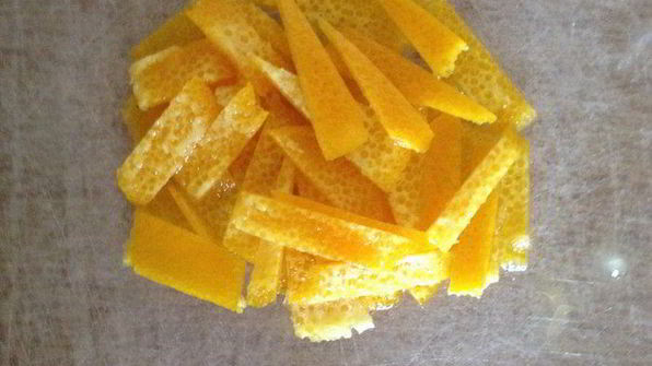 чилийские мидии в шафрановом соусе и мандариновое желе со специями