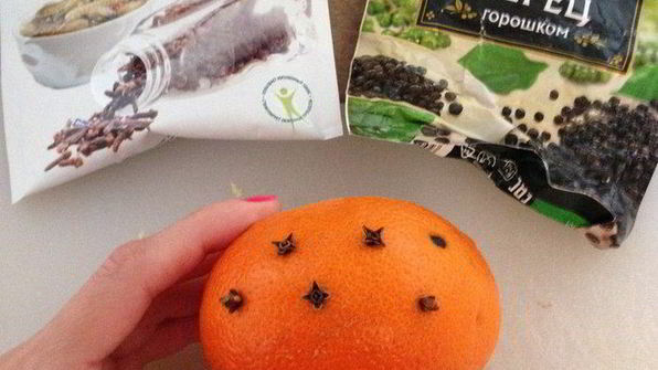 чилийские мидии в шафрановом соусе и мандариновое желе со специями