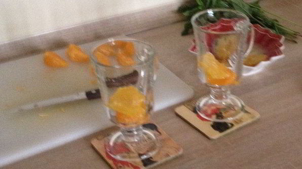 чилийские мидии в шафрановом соусе и мандариновое желе со специями