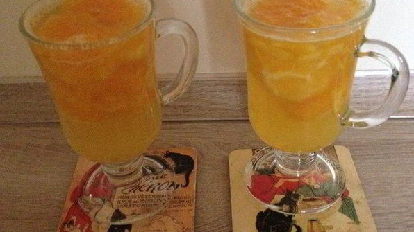 чилийские мидии в шафрановом соусе и мандариновое желе со специями